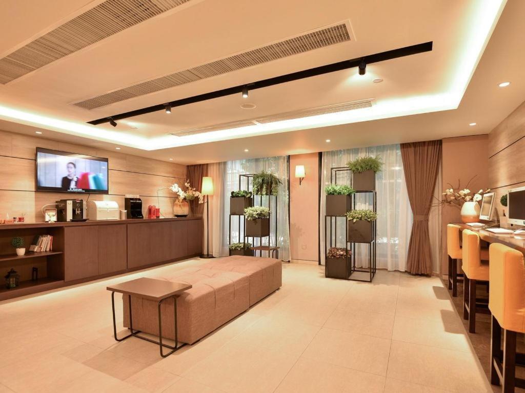 Home Inns Plus Shanghai Xujiahui Branch Exterior photo