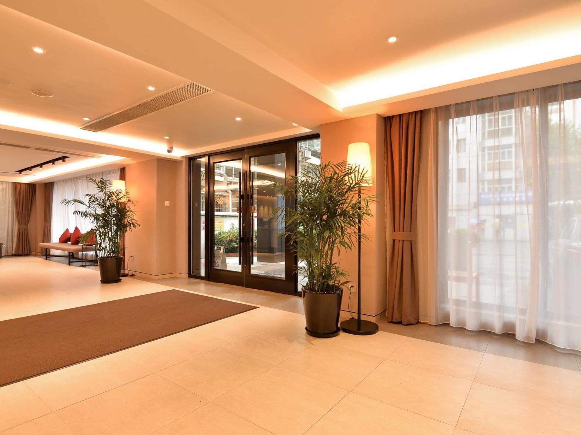 Home Inns Plus Shanghai Xujiahui Branch Exterior photo