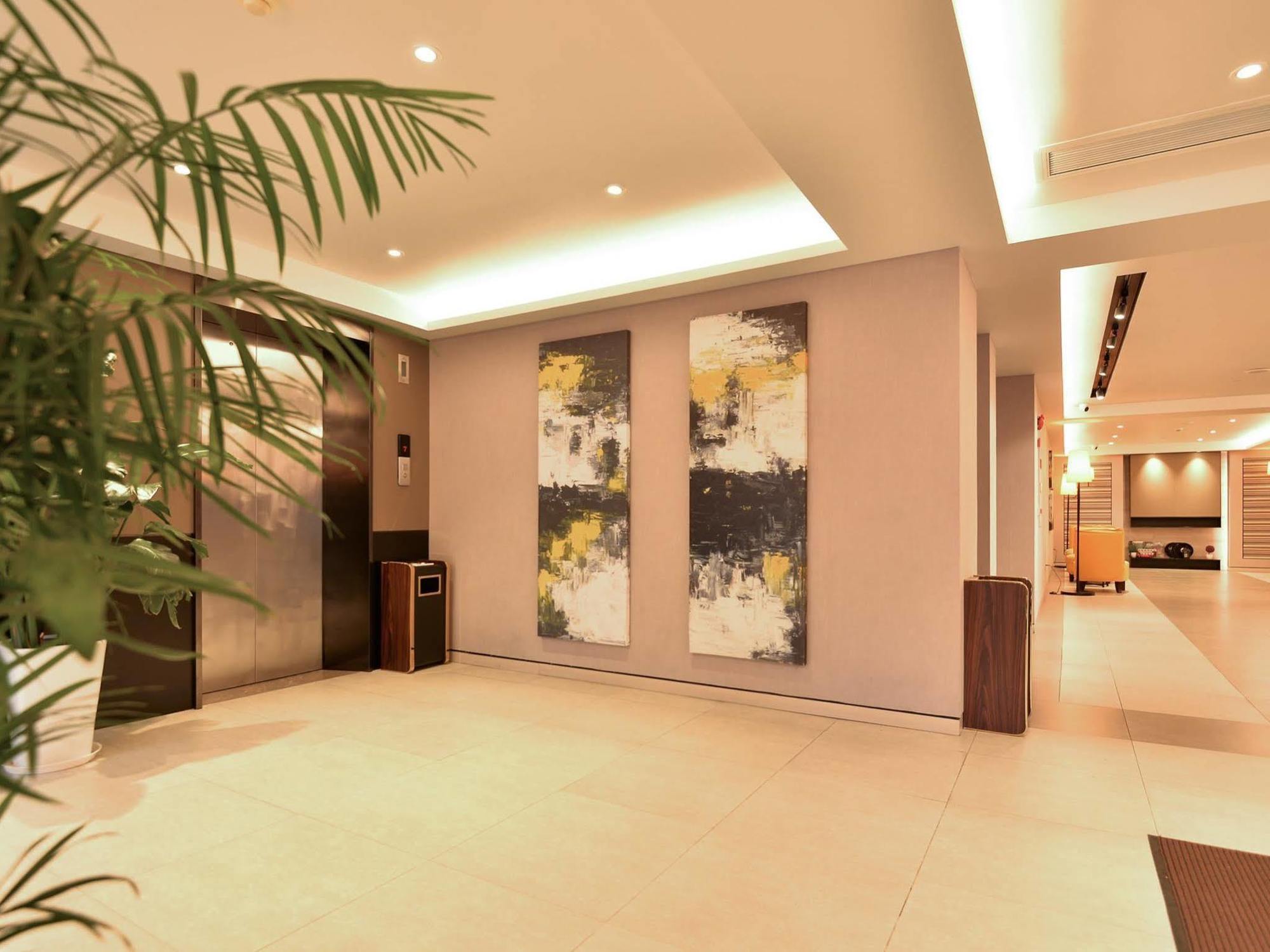 Home Inns Plus Shanghai Xujiahui Branch Exterior photo