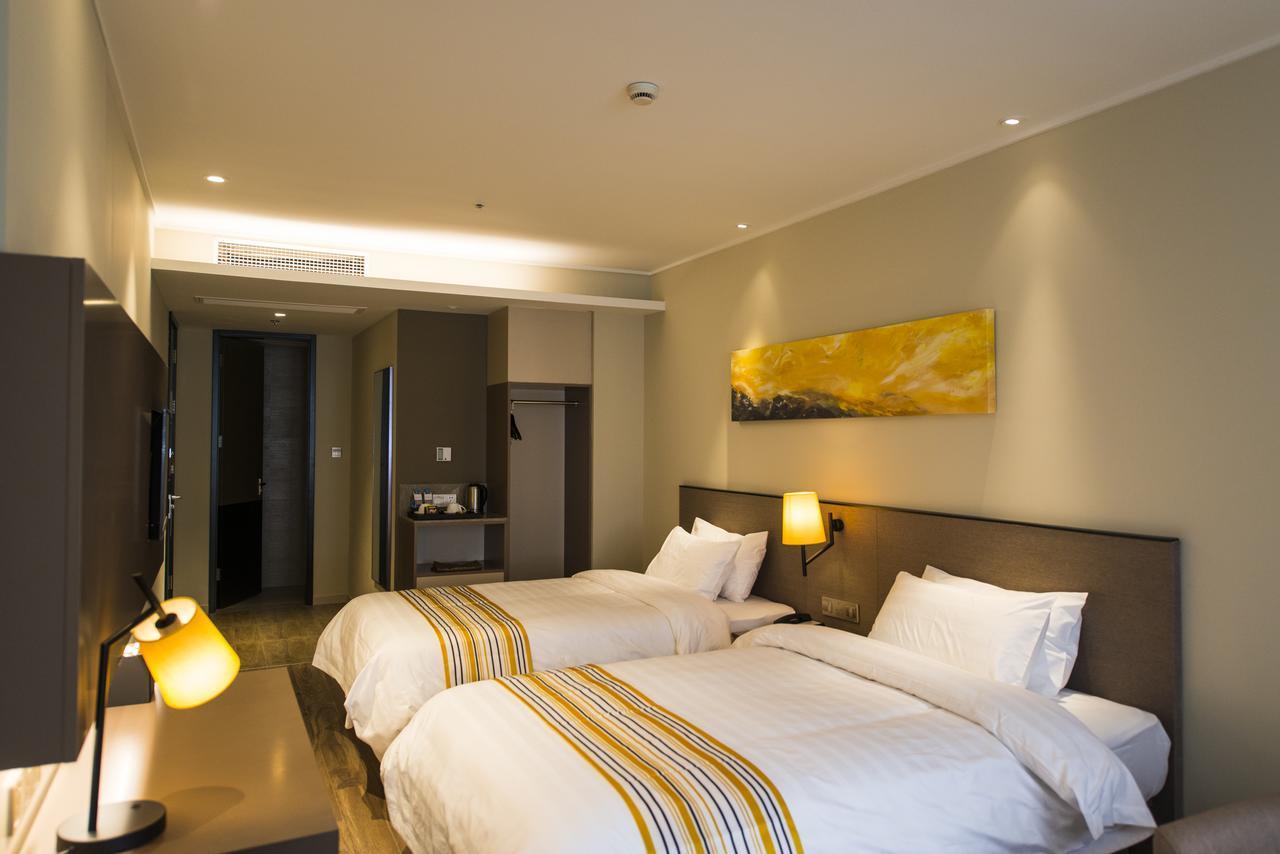 Home Inns Plus Shanghai Xujiahui Branch Exterior photo