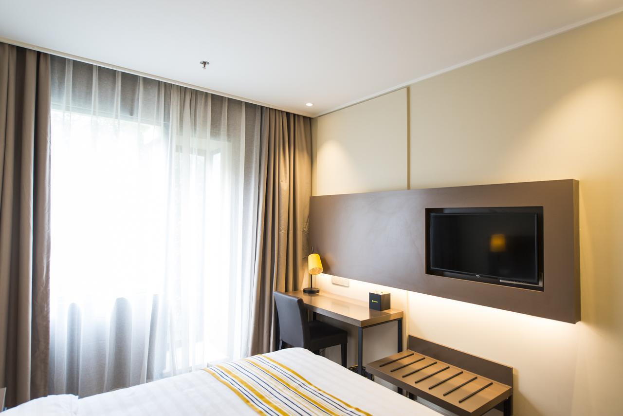Home Inns Plus Shanghai Xujiahui Branch Exterior photo