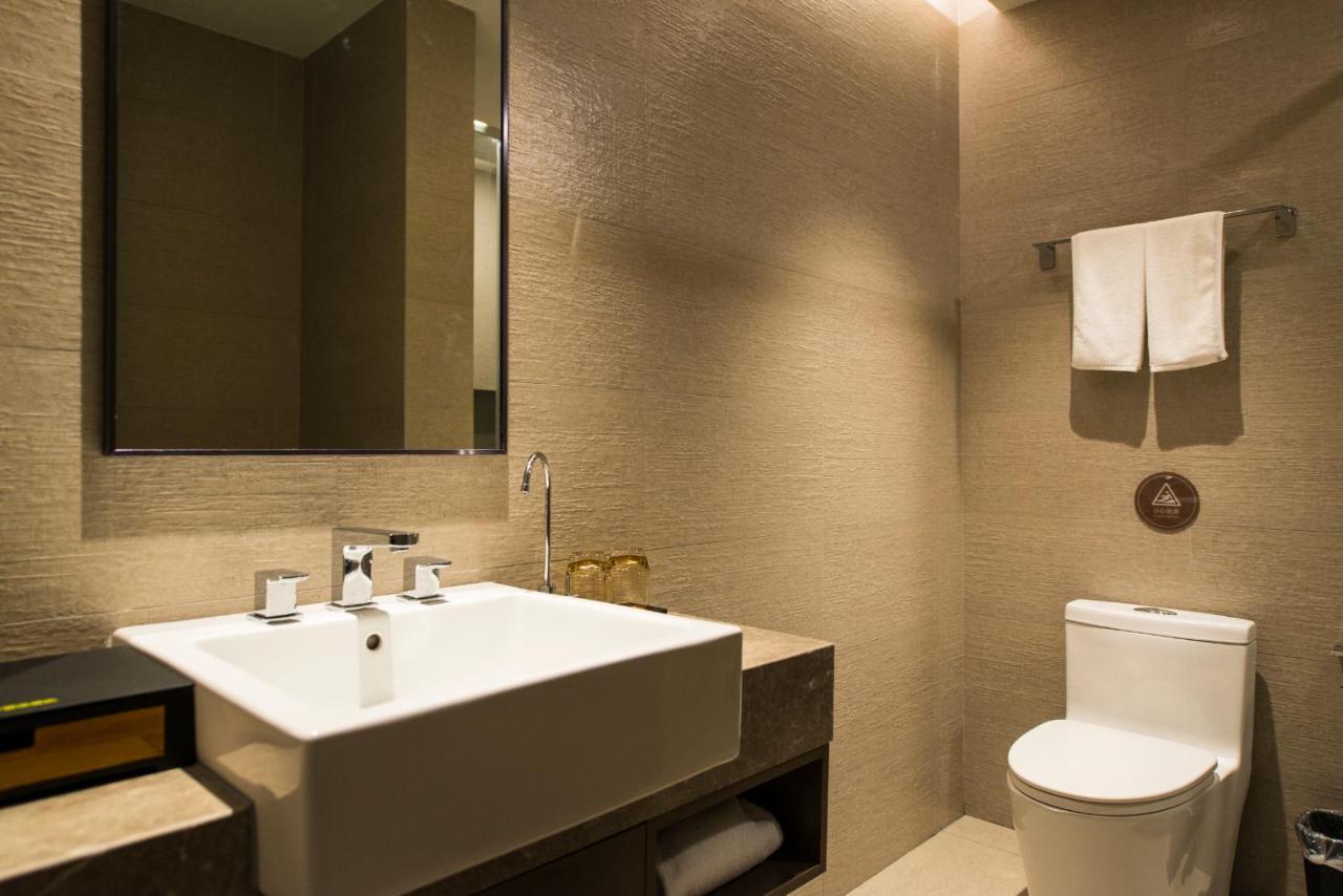 Home Inns Plus Shanghai Xujiahui Branch Exterior photo