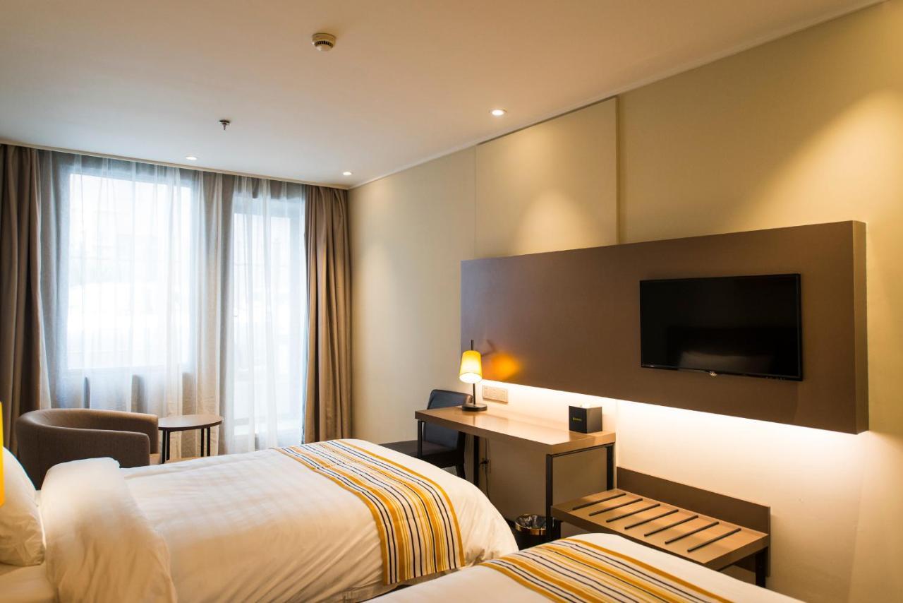 Home Inns Plus Shanghai Xujiahui Branch Exterior photo