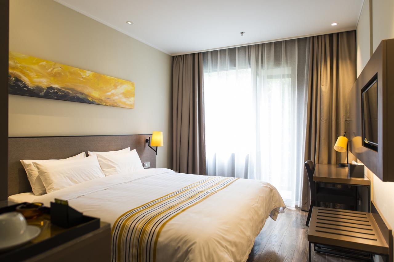 Home Inns Plus Shanghai Xujiahui Branch Exterior photo
