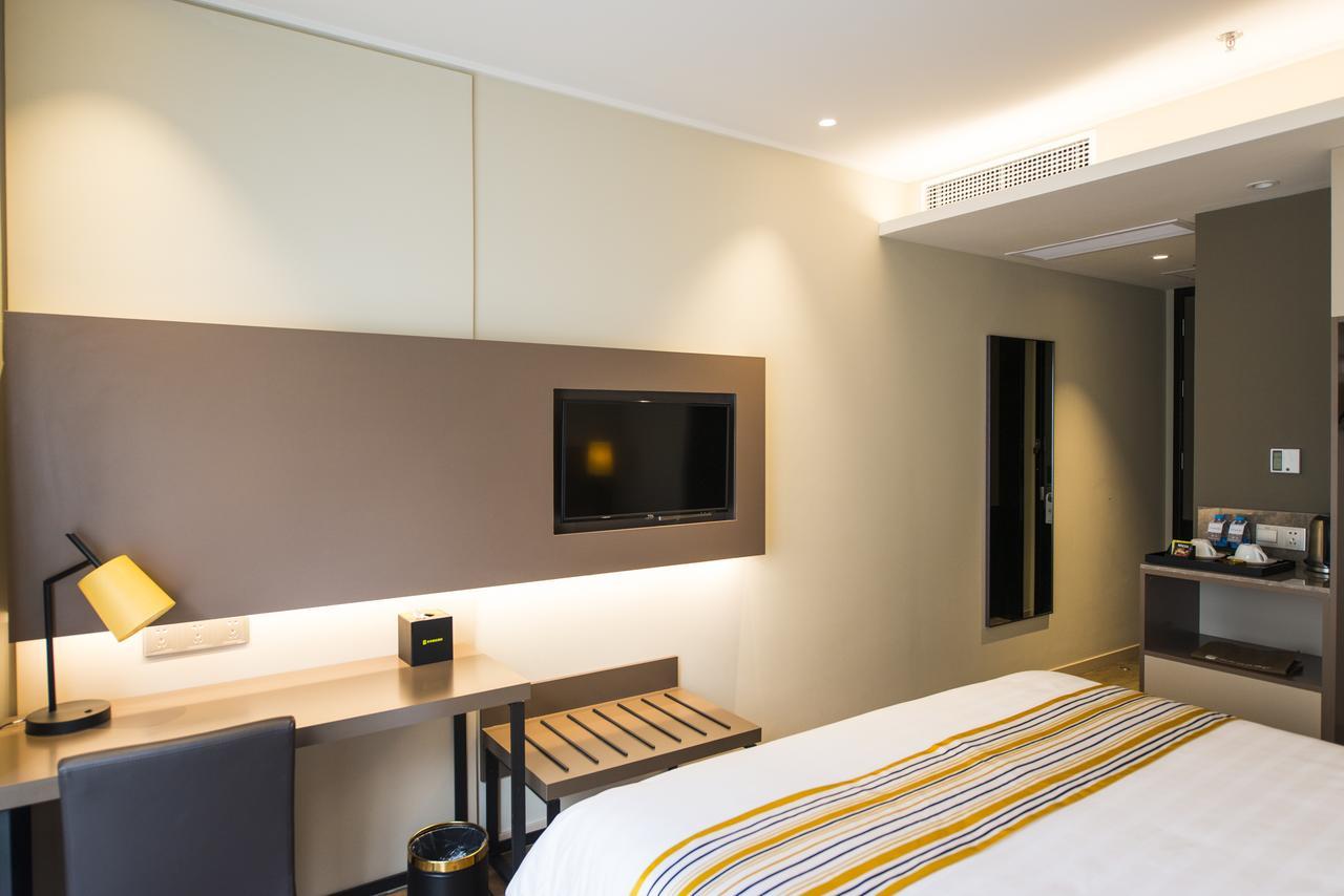 Home Inns Plus Shanghai Xujiahui Branch Exterior photo