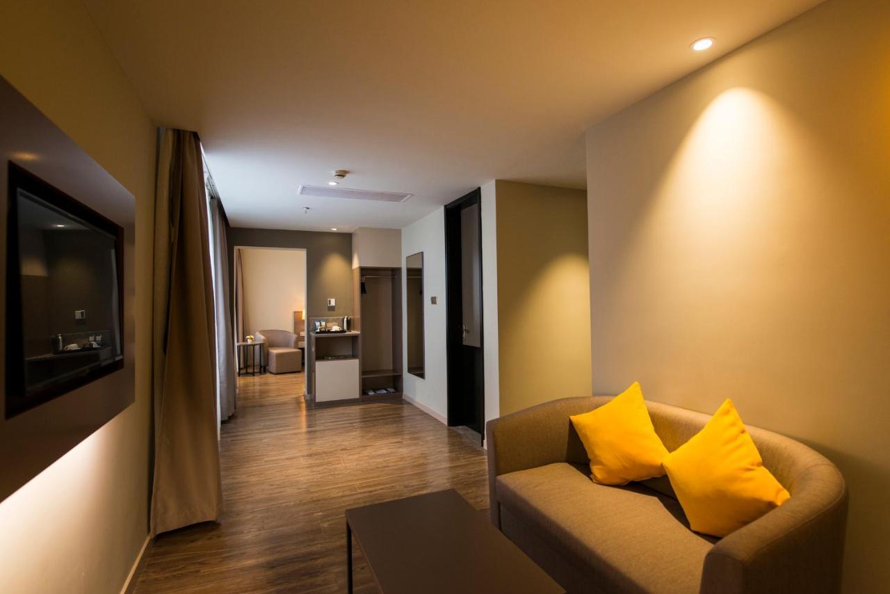 Home Inns Plus Shanghai Xujiahui Branch Exterior photo