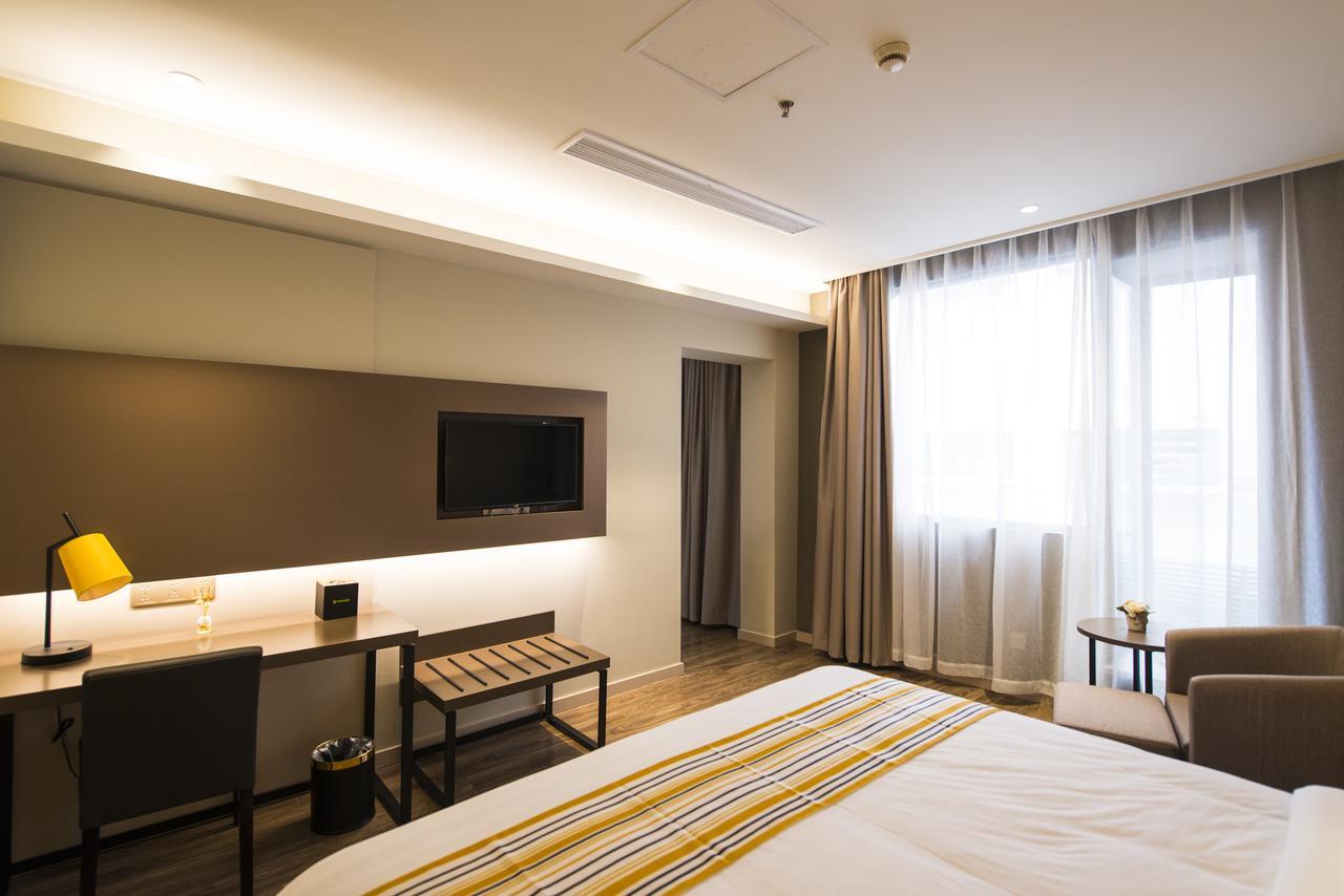 Home Inns Plus Shanghai Xujiahui Branch Exterior photo