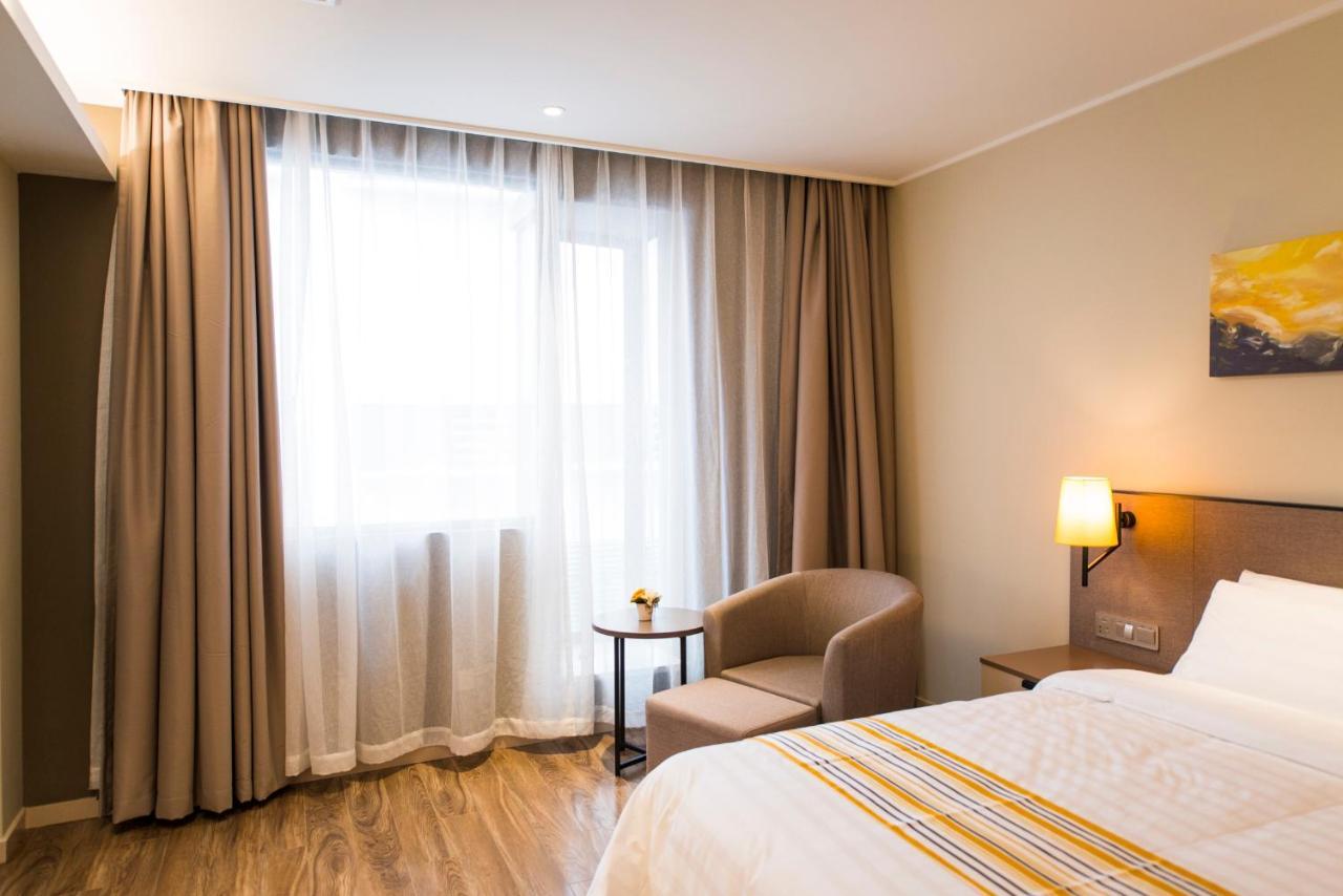 Home Inns Plus Shanghai Xujiahui Branch Exterior photo